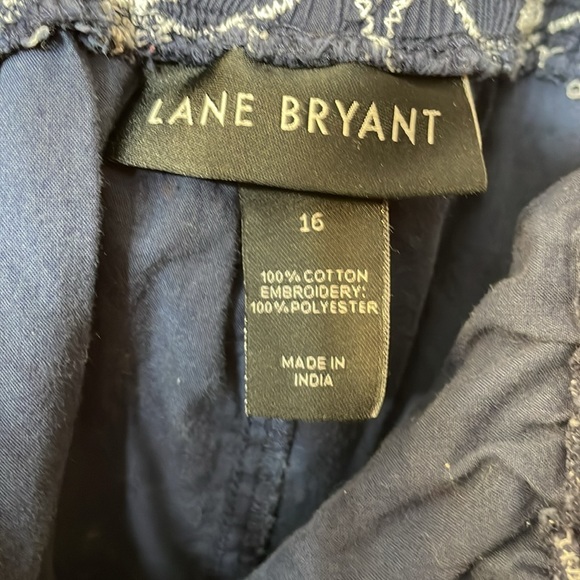 LANE BRYANT UGC Women’s Size 16 Blue White Embroidered Soft Shorts Navy - Picture 8 of 11